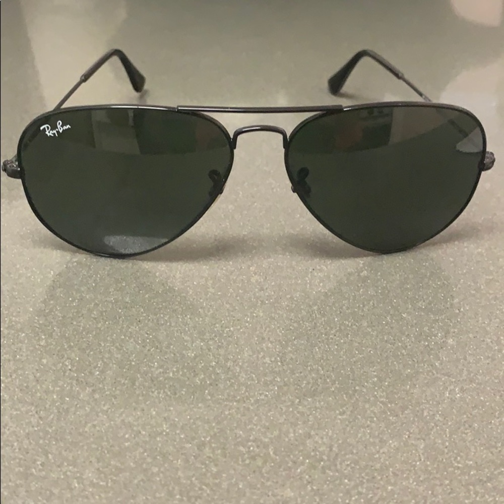Black Rayban Aviator Sunglasses
